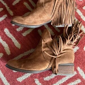 Fringed cowgirl booties 8.5